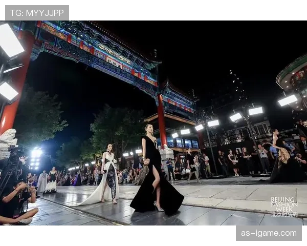 柳雅慧居然能把训练场变成时尚秀场了？这谁能比得上啊！